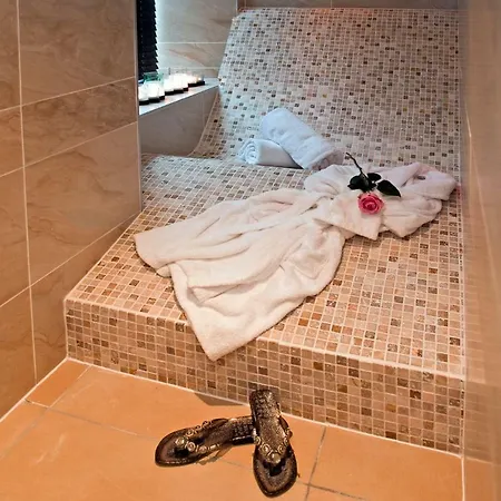 Boutique & Hot Tubs 4* Windermere