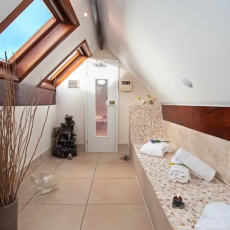 Hotel Boutique Suites&hot Tubs 4*