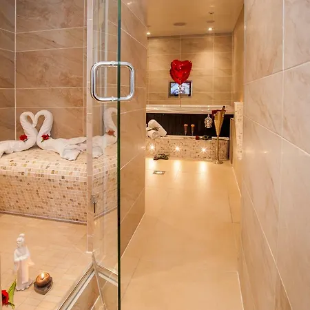 Boutique Suites&hot Tubs