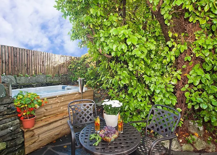 Boutique & Hot Tubs Hotel 4*