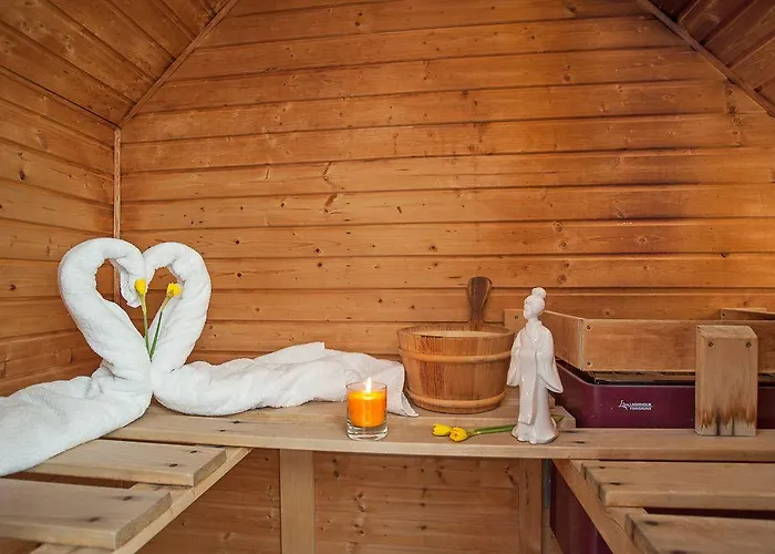 Boutique & Hot Tubs 4* Windermere