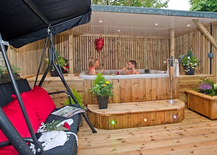 Boutique & Hot Tubs 温德米尔