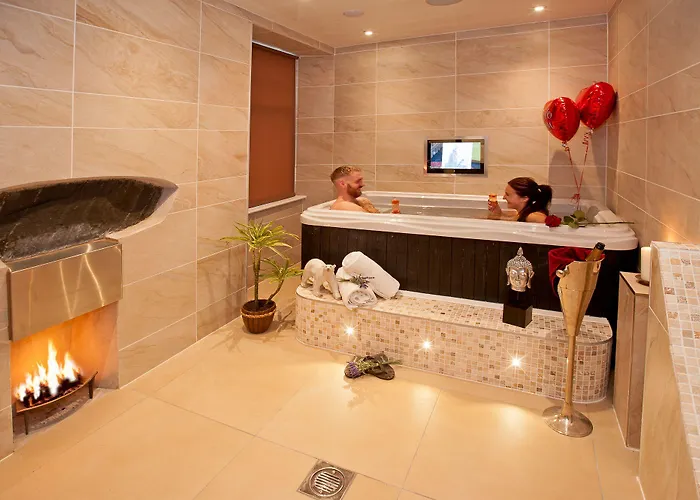 Boutique & Hot Tubs 温德米尔