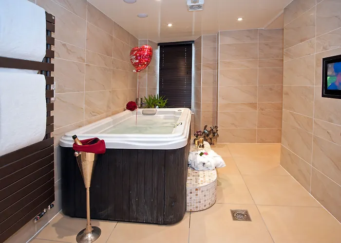 Boutique & Hot Tubs 4* Windermere