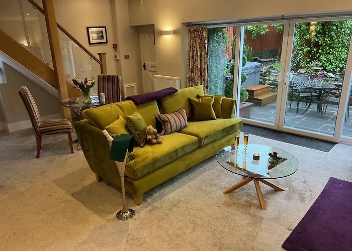 Boutique & Hot Tubs Hotel 4*