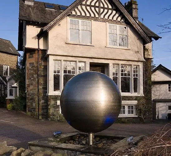 Boutique & Hot Tubs Hotel 4*