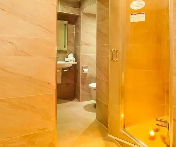 Boutique & Hot Tubs Hotel