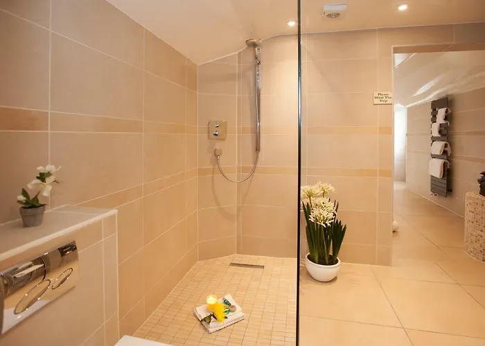 Boutique & Hot Tubs 4* Windermere