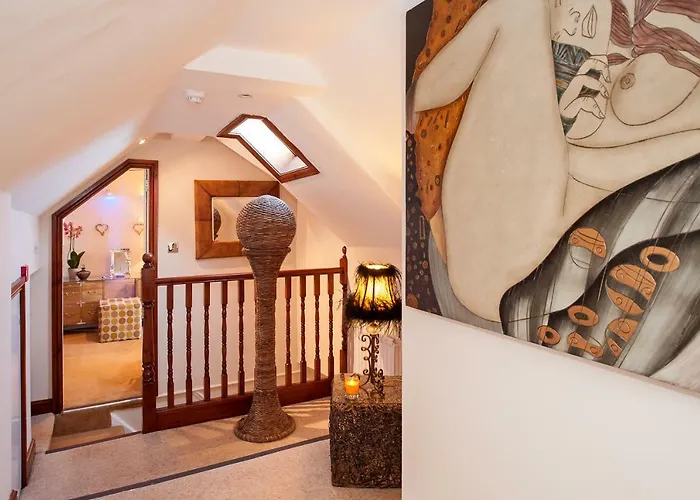 Boutique & Hot Tubs Hotel 4*