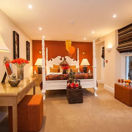 Boutique & Hot Tubs Hotel 4*