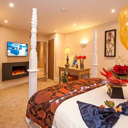 Boutique & Hot Tubs 4* Windermere