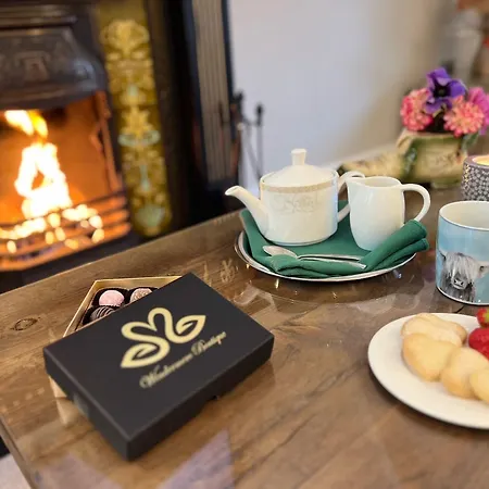 Boutique & Hot Tubs 4* Windermere