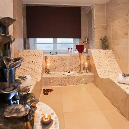 Boutique & Hot Tubs 4* Windermere