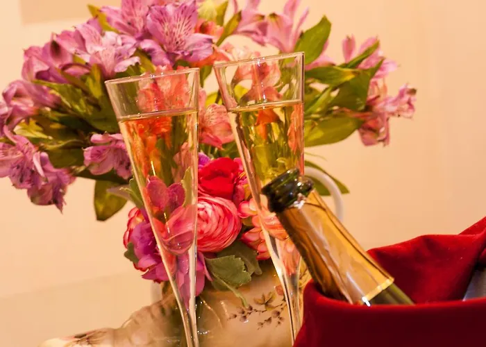 Boutique & Hot Tubs Hotel 4*