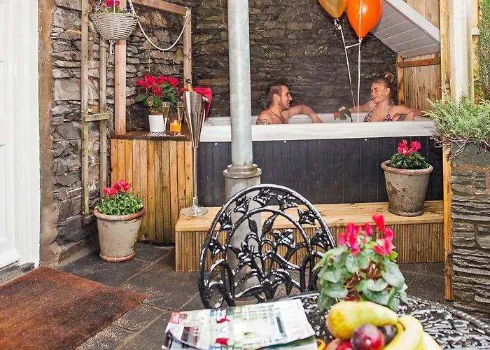 Boutique & Hot Tubs Hotel 4*